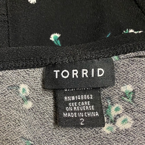 Torrid Strappy Cami Top Size 2 Black Floral Print - Picture 7 of 8